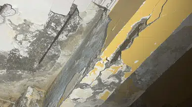 Binalar deprem olmadan yıkılacak: Kolonları çatlayan bina boşaltıldı