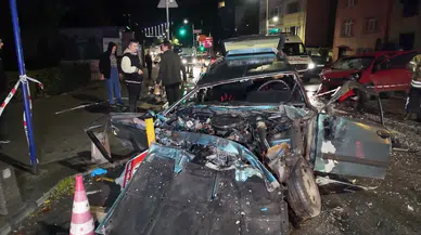 Zincirleme kazada Tofaş marka araç hurdaya döndü