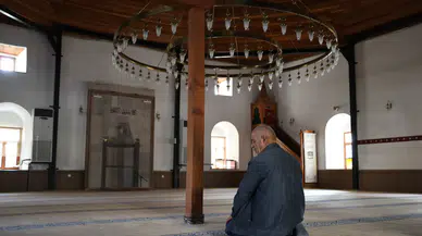 161 yıllık caminin tavanında kırlangıç kuşunun esintisi var