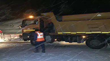 Konya-Antalya karayolunda kar yağışı: Kar kalınlığı 10 santimetreye aştı