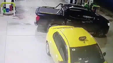 Taksiyi böyle gaspettiler: Sürücü arkalarından baktı kaldı