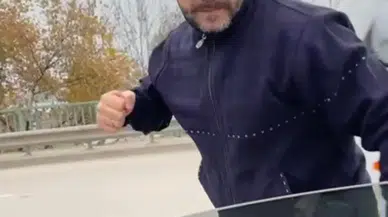 Meclis üyesini sıkıştırıp, aracı yumrukladı: O anlar kamerada