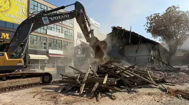 Konya'nın 68 yıllık tarihi çarşısı yıkılıyor: Sahne makinelerin