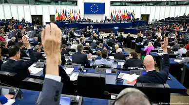 Avrupa bağını tamamen koparıyor: 2027’ye kadar Rus gazı yasaklayacak