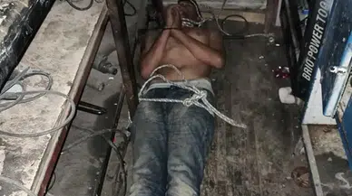 İşkence yapıp hamam böceği yedirdiler: O anları kayda aldılar