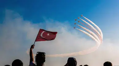 Gençlerin hedefi Türk yıldızı olmak: Selçuk Üniversitesi'nde Türk Yıldızları şöleni
