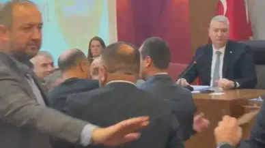 Üniversitelilerin izlediği meclis toplantısında arbede