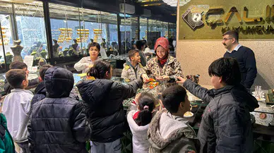 Konya'daki çocuklar kuyumcuya koştu: Harçlıklar dağıtıldı