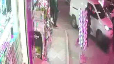 Bekçilerden kaçarken yaşlı kadını ezdiler: O an kamera kayıttaydı