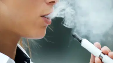 Elektronik sigara nasıl bırakılır: Tiryakilerin ciğerini patlamış mısıra döndürüyor