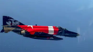 Dünya bu görüntüyü konuşuyor: Atatürk bakışlı Fantom İngiltere semalarında