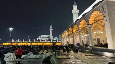 En görkemli gece: Konya’da Regaib Kandili'nde eller semaya açıldı