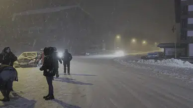 Tatilciler mutlu: Ekipler yolların kapanmaması için aralıksız çalışıyor