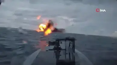 Ukrayna'dan Rusya'nın "gölge filosuna" saldırı: Petrol tankeri alev alev