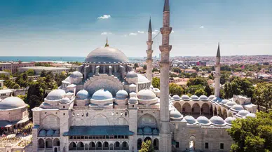 O tarihi caminin mozaikleri çalındı