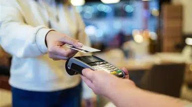 Banka kartını arkadaşına verdi ardından hapse girdi