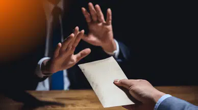 Rüşvet operasyonunda flaş gelişme! Poşet poşet para taşıdılar iddiası