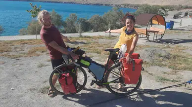 Dünyanın öbür ucundan geldiler: Genç turist çift için Konya'nın güzelliği motivasyon kaynağı oldu