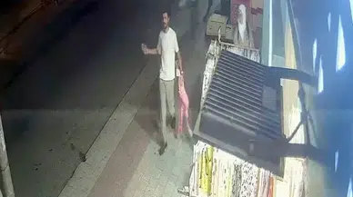 İşte o görüntüler: Herkesin gözü önünde pijama çaldılar