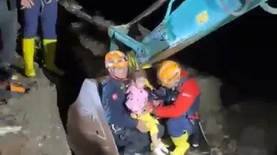 O şehirde sel, su baskını ve heyelan hayatı felç etti