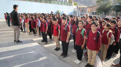 Milyonlarca öğrenci okul yolunda: İlk ders "Yeşil Vatanı Korumak"