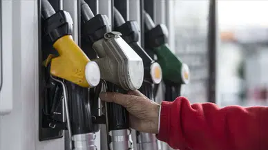 Benzin fiyatlarına yine zam geliyor: Tarih verildi