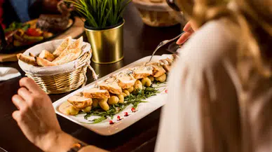 Ağır cezalar geliyor: Restoran ve kafelerde servis, kuver ve masa ücreti yasaklanıyor