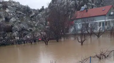 Konya'nın yağışları kontrolden çıktı: Bir ilçe sular altında kaldı