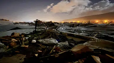 Hortum seraları yıktı geçti: Bölge fırtınaya teslim oldu