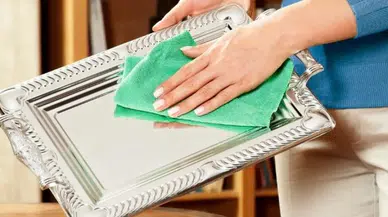 Eline gümüşünü alan gümüşçüye koşuyor: Evdeki eşyalar satılıyor