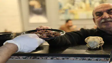 Piranalara zengin yemeği menüsü: Kendileri yiyemiyorlar balıkları besliyorlar