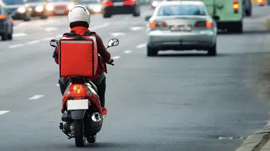 Kurye ehliyetleri: Yeni düzenlemede yaş sınırı değiştirildi