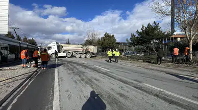Konya'da film sahnelerini aratmayan kaza! Yol saatlerce kapalı kaldı
