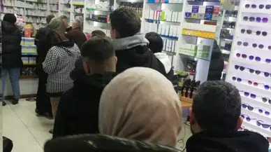 Nöbetçi eczanelerde salgın kuyruğu