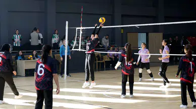 Karatay'ın okulları filede boy gösterdi: Turnuvada büyük heyecan