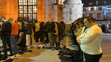 Konya'da Miraç Kandili: Vatandaş camilere akın etti