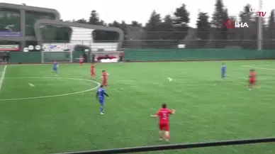 O anları dünya izledi: Futbol oyununda inanılmaz olay