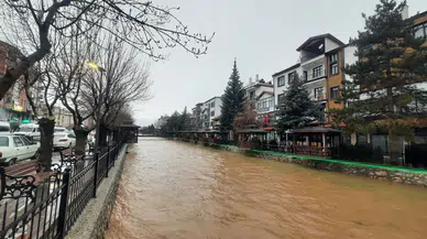 Konya'nın o ilçesi sular altında kaldı: Sağanak yağmur vurdu insanlar mutlu