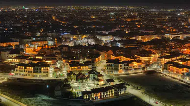 Konya'nın yeni gözdesi Suriçi Çarşısı yeşil enerjiyle aydınlanıyor