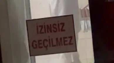 İnanılmaz görüntüler: Tatlı hamurunu ayağıyla çiğnedi