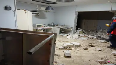 Kız yurdu adeta yerle bir oldu: Kız öğrenciler canlarını zor kurtardı