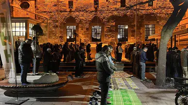 Konya'da Ramazan ayının ilk teravih namazı huşu içinde eda edildi
