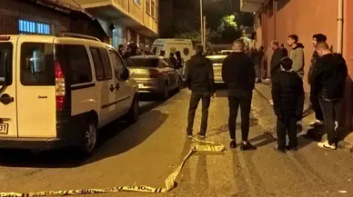 Cinnet getirip evini ateşe verdi: Yarı çıplak şekilde itfaiye aracını durdurdu