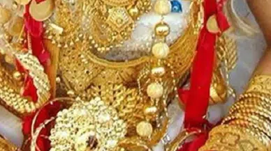 Erkek o hatayı yaptı: Düğünde takılan altınlar kadında kaldı