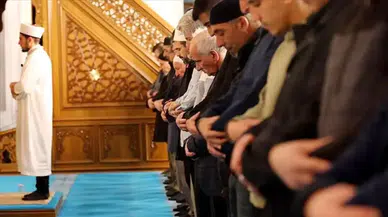 YÖK'ten cuma namazı kararı: Üniversitelere yazı gönderildi