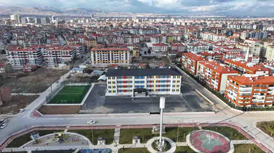 Konya'daki 8 okul FIFA standardına yükseldi: Yeşil sahalar hazır