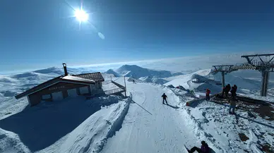 Kar 3 metreye yaklaştı: Türkiye'nin en dik pisti Ejder; kar, güç ve adrenalin