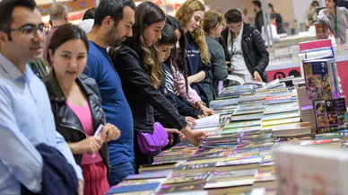 Yapay zekâ protestosu: Yazarlar içi boş kitap yayınladılar