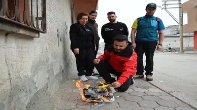 Mahallenin bakkal borcunu ödeyip, veresiye defterini yaktı