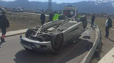 Konya’da kontrolden çıkan otomobil takla attı: 4 yaralı